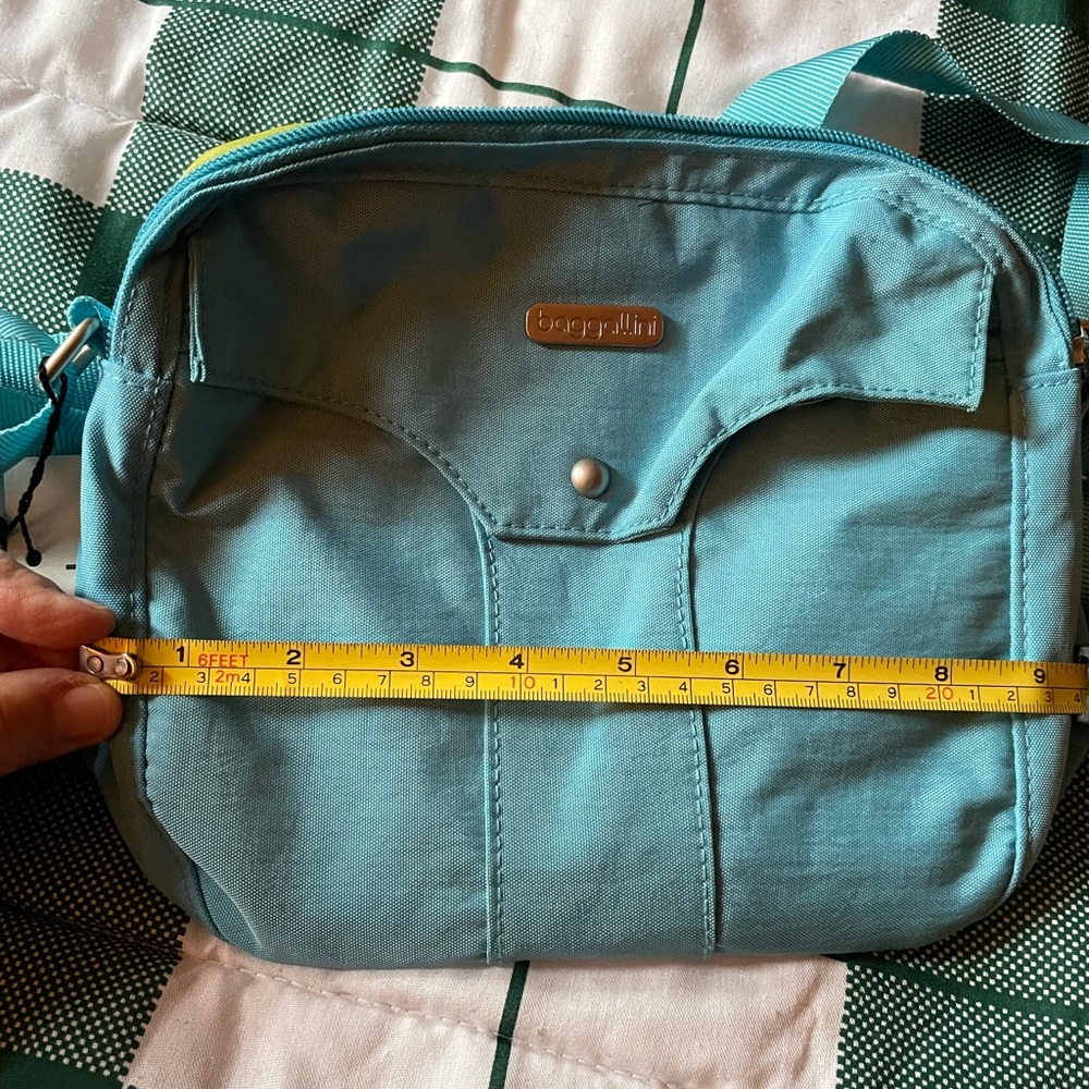 NWT women’s light blue baggalini cross shoulder purse in cloth material - Picture 2 of 5
